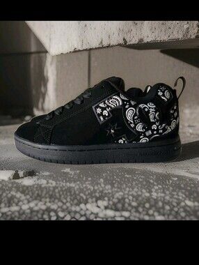 DC Court Graffik Skate Shoe Low Top - Black/Paisley - M6/W7.5